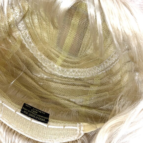 Pony Express Short Blonde 60’s Flip Wig w/ Bangs New Old Stock Y2K NWT - Picture 9 of 9